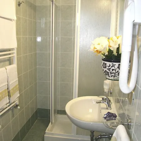 Eden Hotel 3*